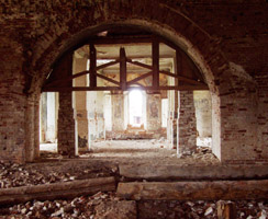 Вид от входа вглубь.