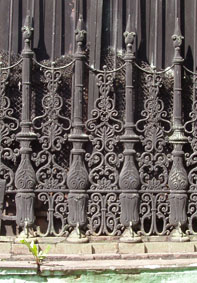 Фрагмент чугунной ограды Верхне-Кыштымского завода