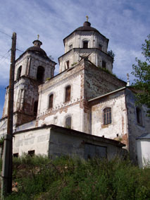 Церковь вблизи усадьбы.