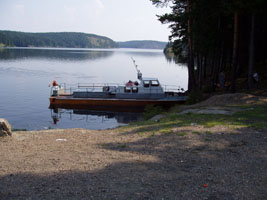 Катер на водохранилище