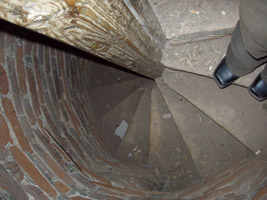 Винтовая лесница, ведущая на колокольню