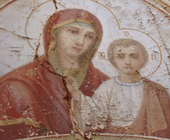 Фрагмент фрески над входом в храм